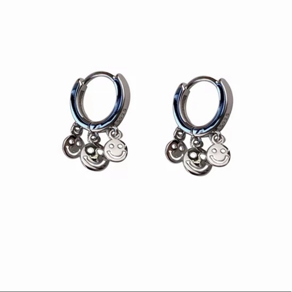 😀Insta sterling silver smiling hoop earrings - Picture 3 of 5